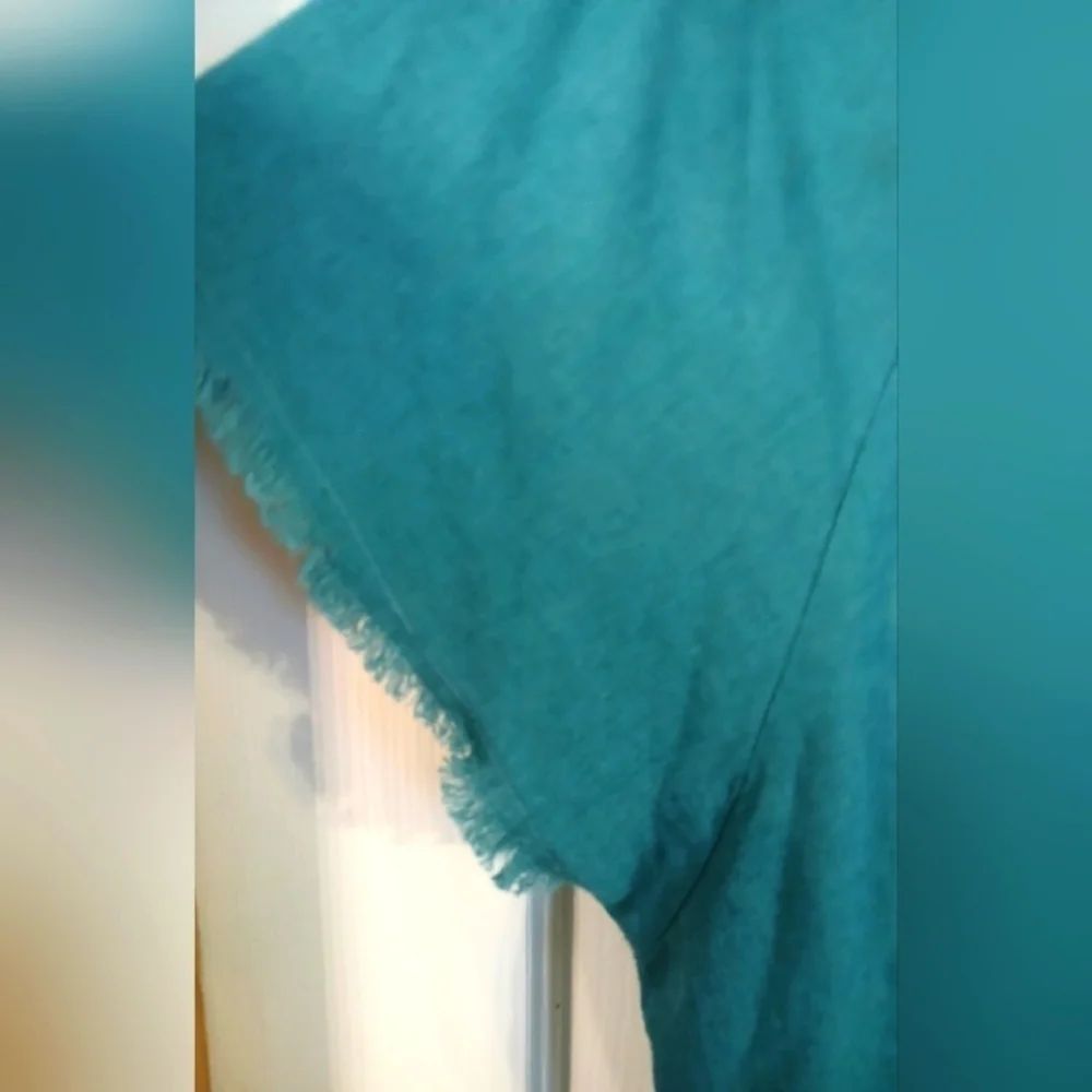 NWT - Umgee Teal Short Sleeve Raw Hem Linen Blend Top Blouse Size S - Picture 4 of 4